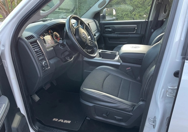 Dodge RAM cena 125000 przebieg: 145000, rok produkcji 2016 z Skarżysko-Kamienna małe 137